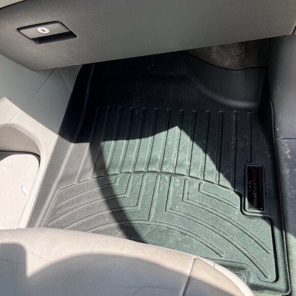 WeatherTech FloorLiner for 2013-2020 Toyota Sienna - Full Set, Black - Picture 4 of 9